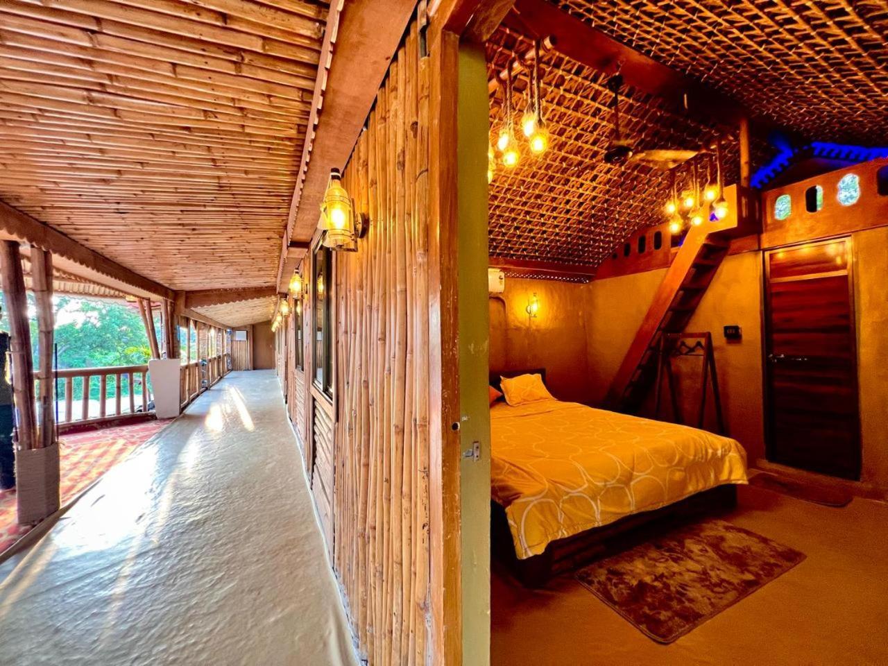 La Pahi Palace- Banquet And Resort Sakri East Экстерьер фото