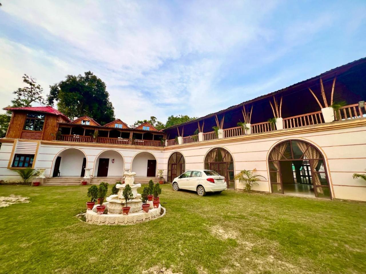 La Pahi Palace- Banquet And Resort Sakri East Экстерьер фото