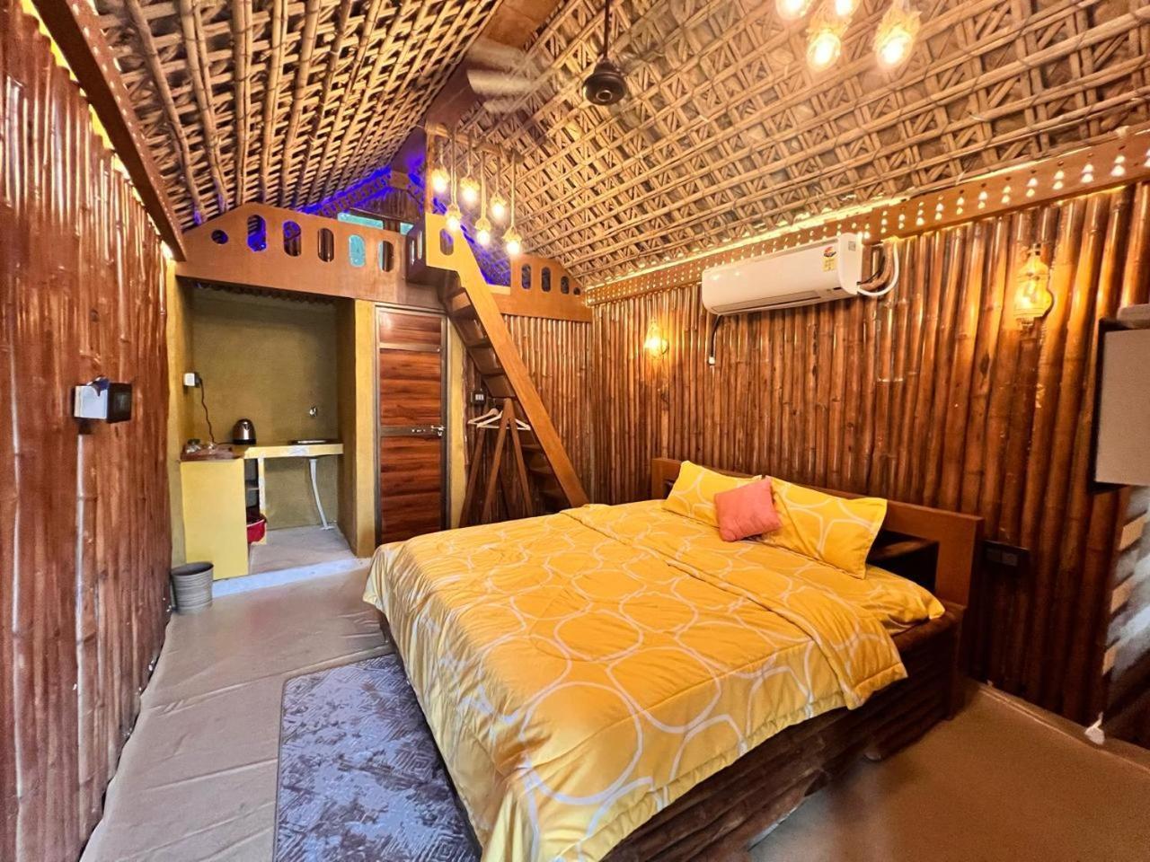 La Pahi Palace- Banquet And Resort Sakri East Экстерьер фото