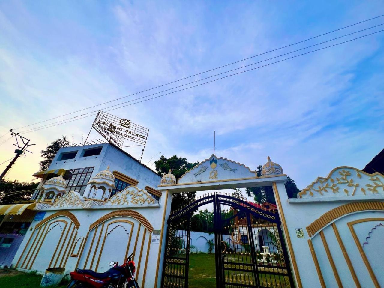 La Pahi Palace- Banquet And Resort Sakri East Экстерьер фото