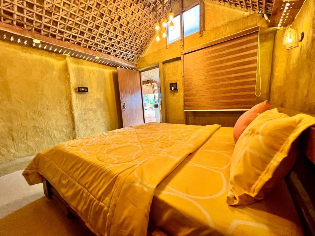 La Pahi Palace- Banquet And Resort Sakri East Экстерьер фото