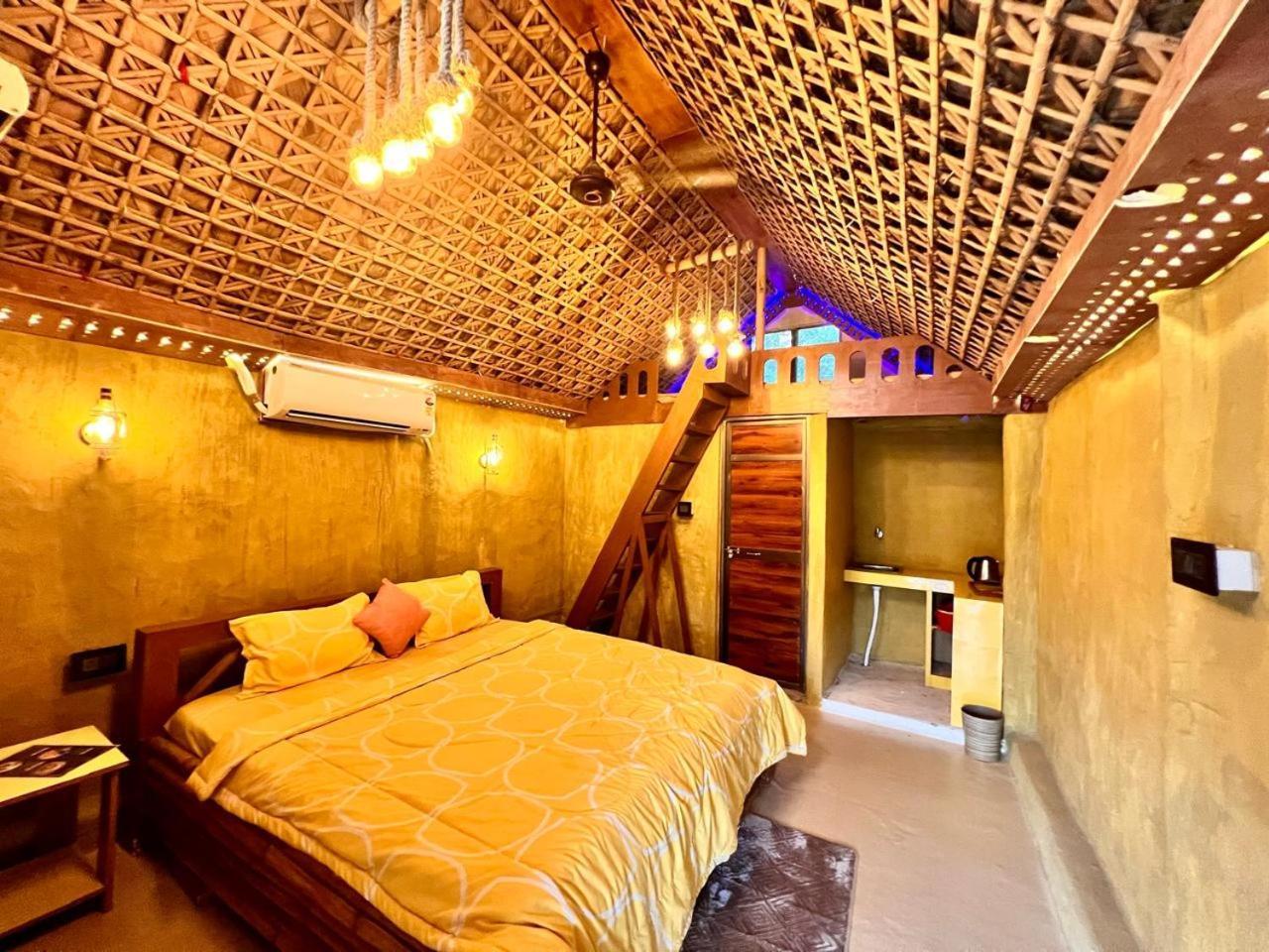 La Pahi Palace- Banquet And Resort Sakri East Экстерьер фото