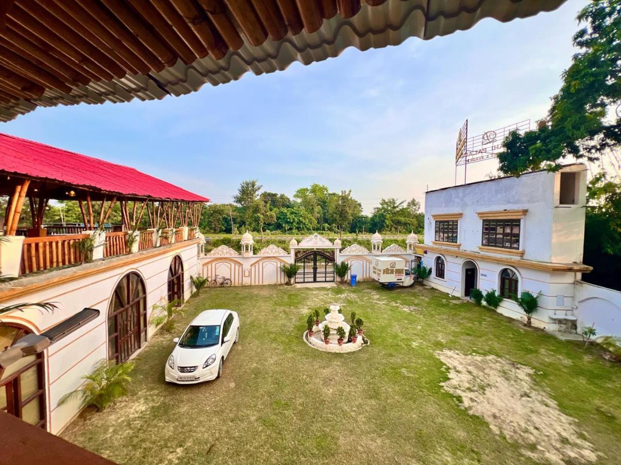 La Pahi Palace- Banquet And Resort Sakri East Экстерьер фото
