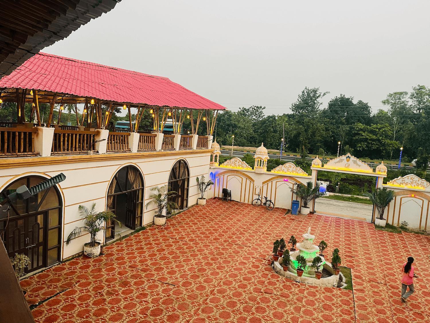 La Pahi Palace- Banquet And Resort Sakri East Экстерьер фото